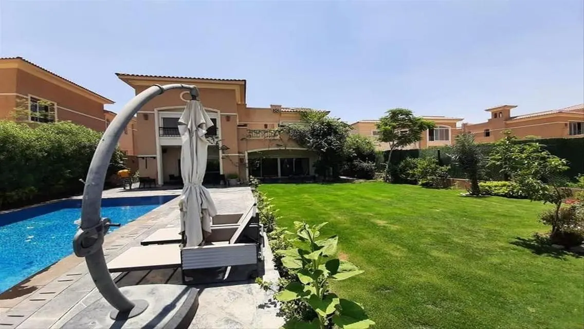 Luxury Three Bedroom Apartment with Private Garden