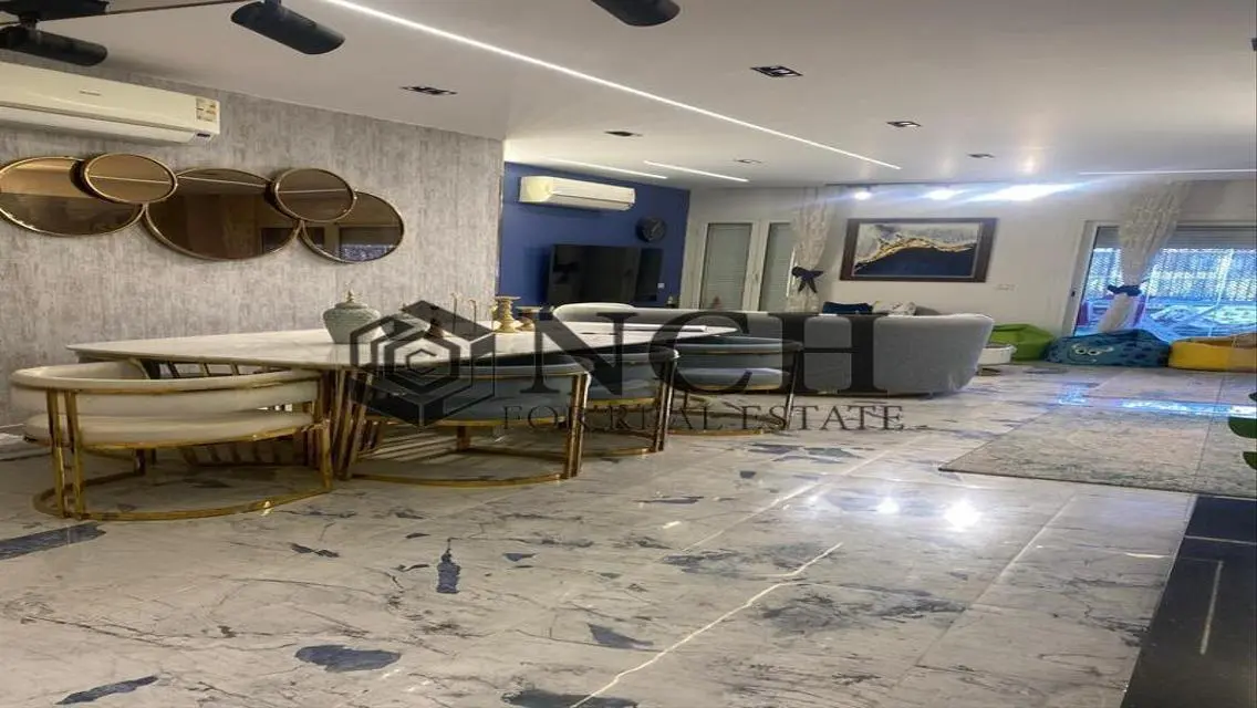 فيلا فاخرة بمساحة واسعة وإطلالة خلابة