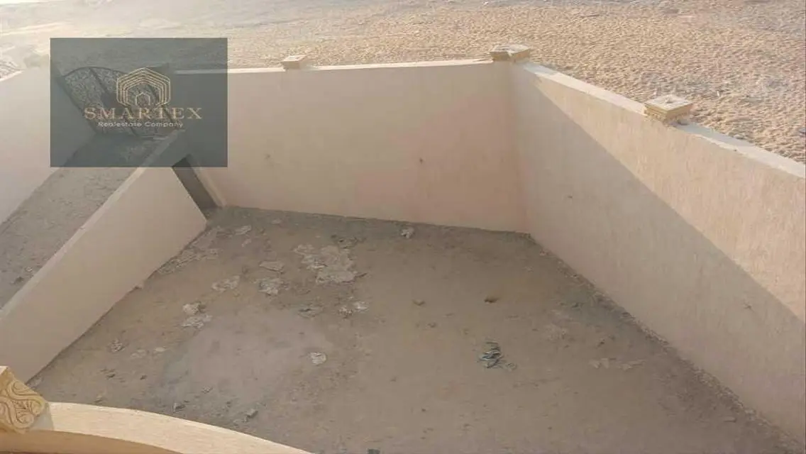فيلا فاخرة للبيع بمساحة 900 متر في موقع متميز