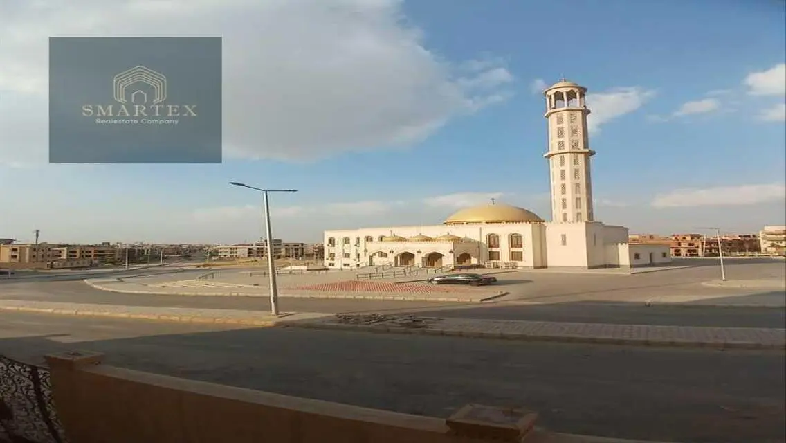 فيلا فاخرة للبيع بمساحة 900 متر في موقع متميز