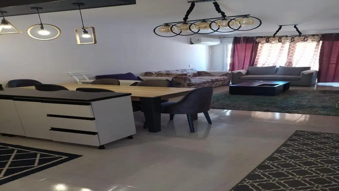 Luxury Apartment with Landmark View