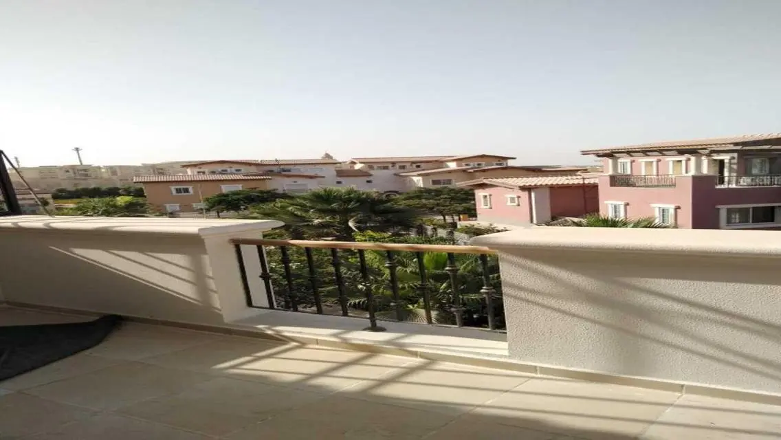 فيلا فاخرة بإطلالة ساحرة في قلب المدينة