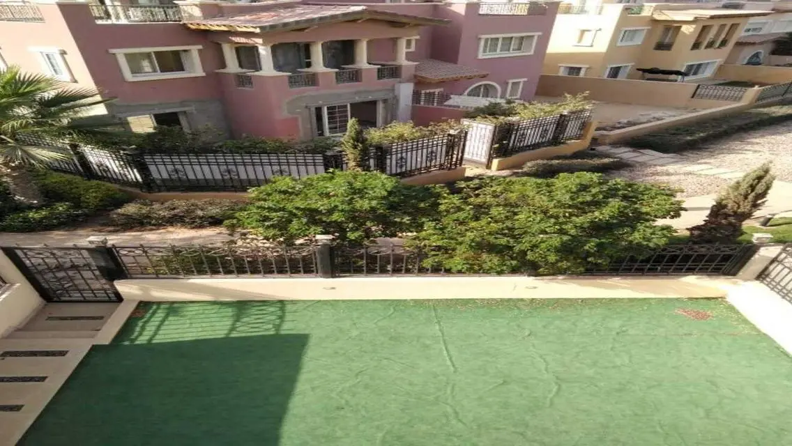 فيلا فاخرة بإطلالة ساحرة في قلب المدينة