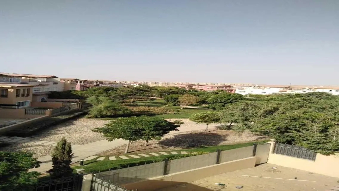 فيلا فاخرة بإطلالة ساحرة في قلب المدينة