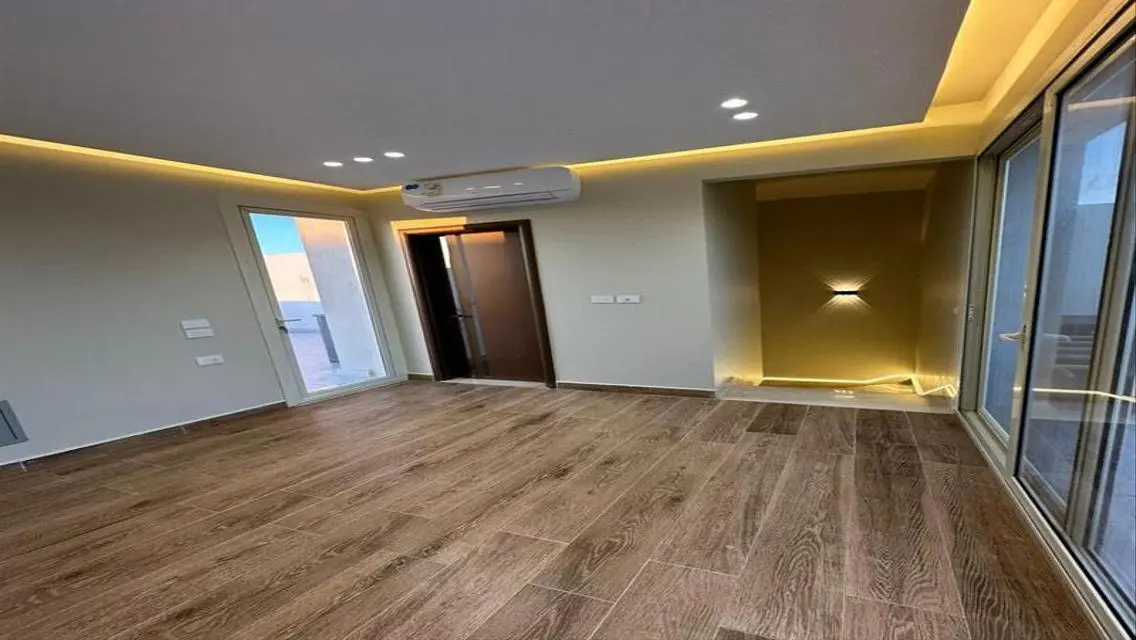 Luxury Apartment with Spacious Layout at Competitive Price
