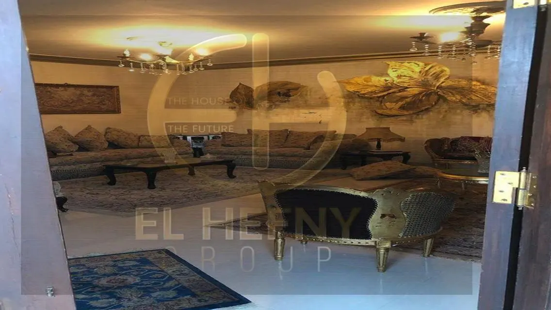 فيلا فاخرة مع حديقة خاصة وإطلالة مميزة