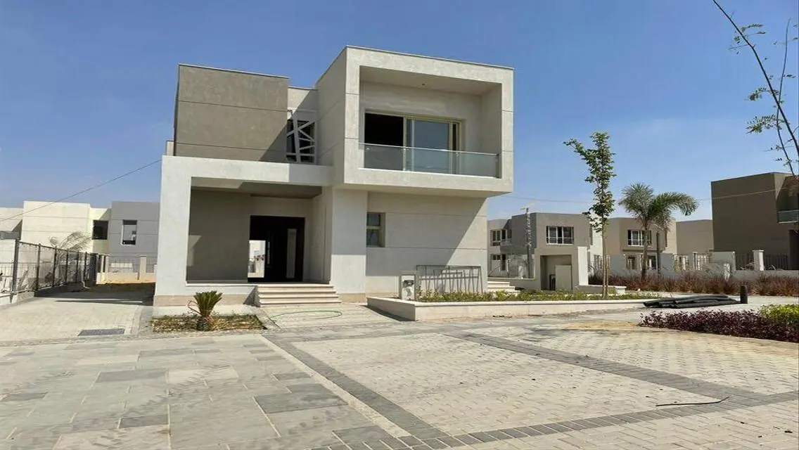 Luxurious Home with Stunning Lake View