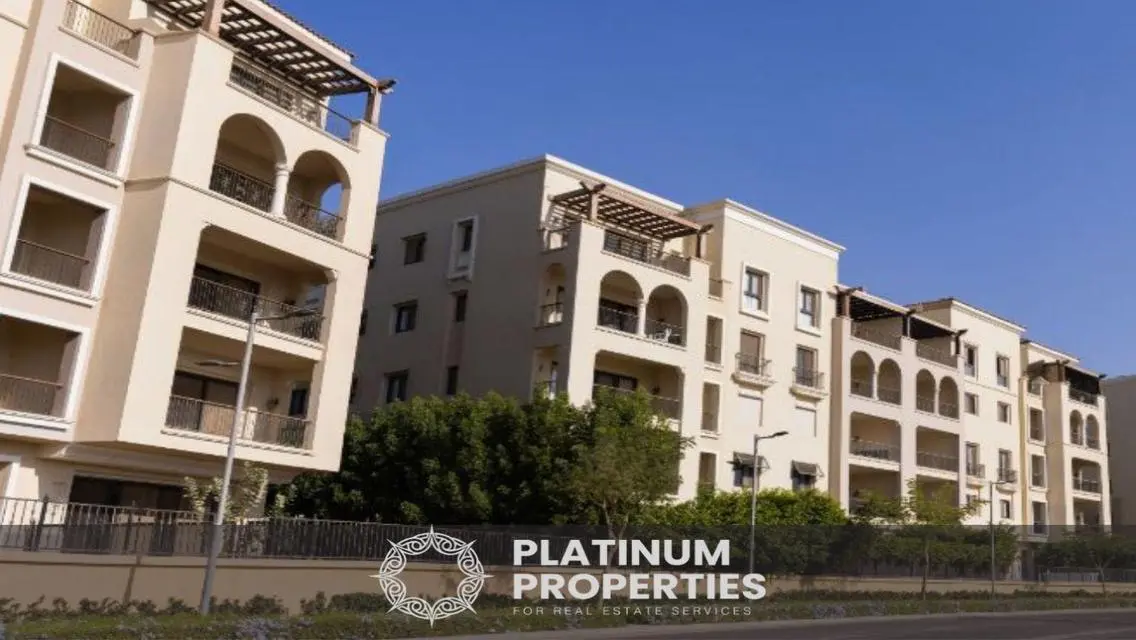 Luxurious Villa in the Heart of the City with Lake View