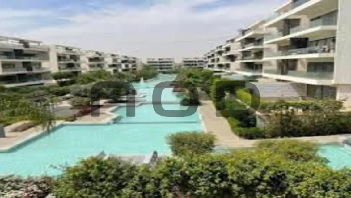 Exceptional Residential Unit in the Heart of the City Overlooking Beautiful Lakes