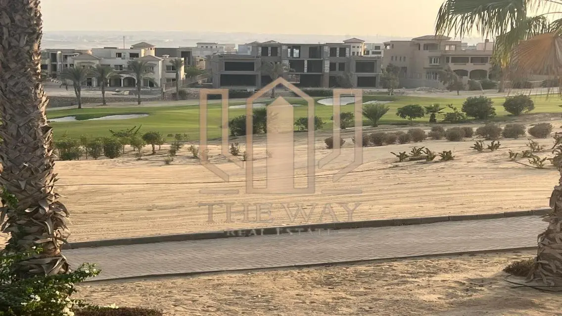 فيلا فاخرة للبيع بمساحة واسعة في موقع مميز