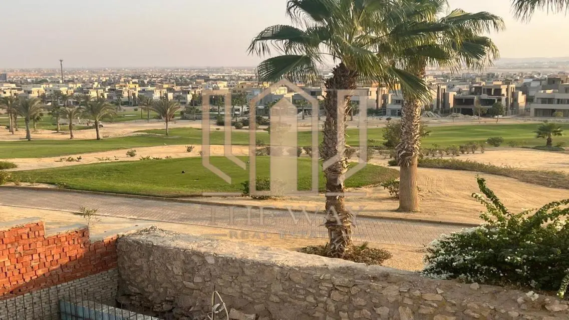 فيلا فاخرة للبيع بمساحة واسعة في موقع مميز