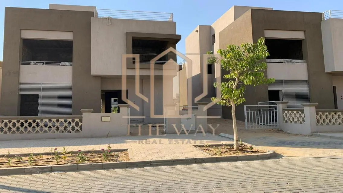 فيلا فاخرة بمساحة واسعة مع مسبح وحديقة خاصة
