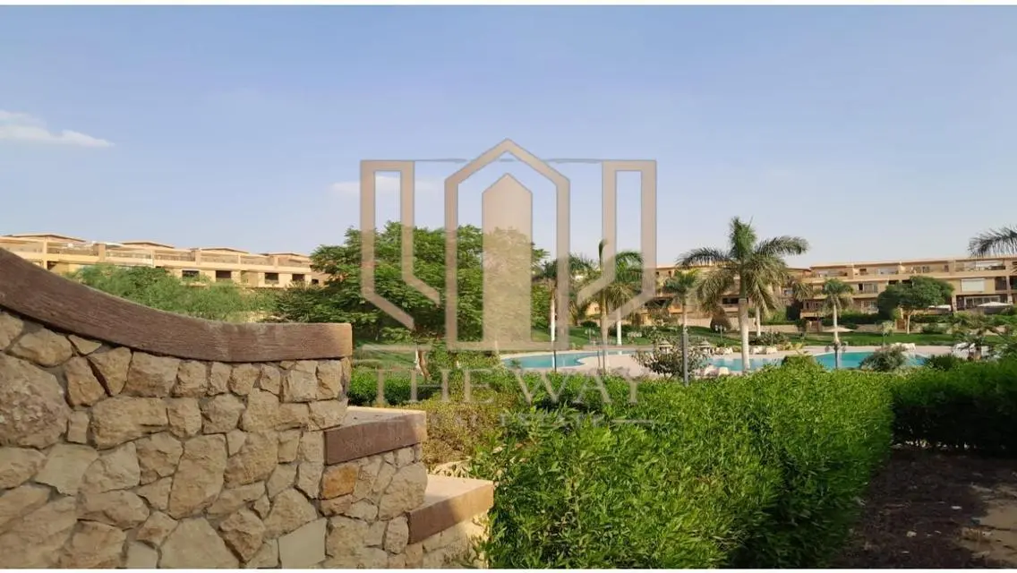 فيلا فاخرة للبيع مع جميع المرافق في موقع متميز