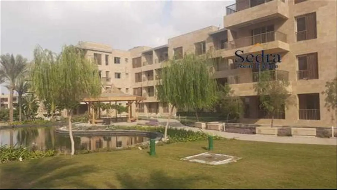 شقة فاخرة للبيع في نادي صحي بمساحة كبيرة