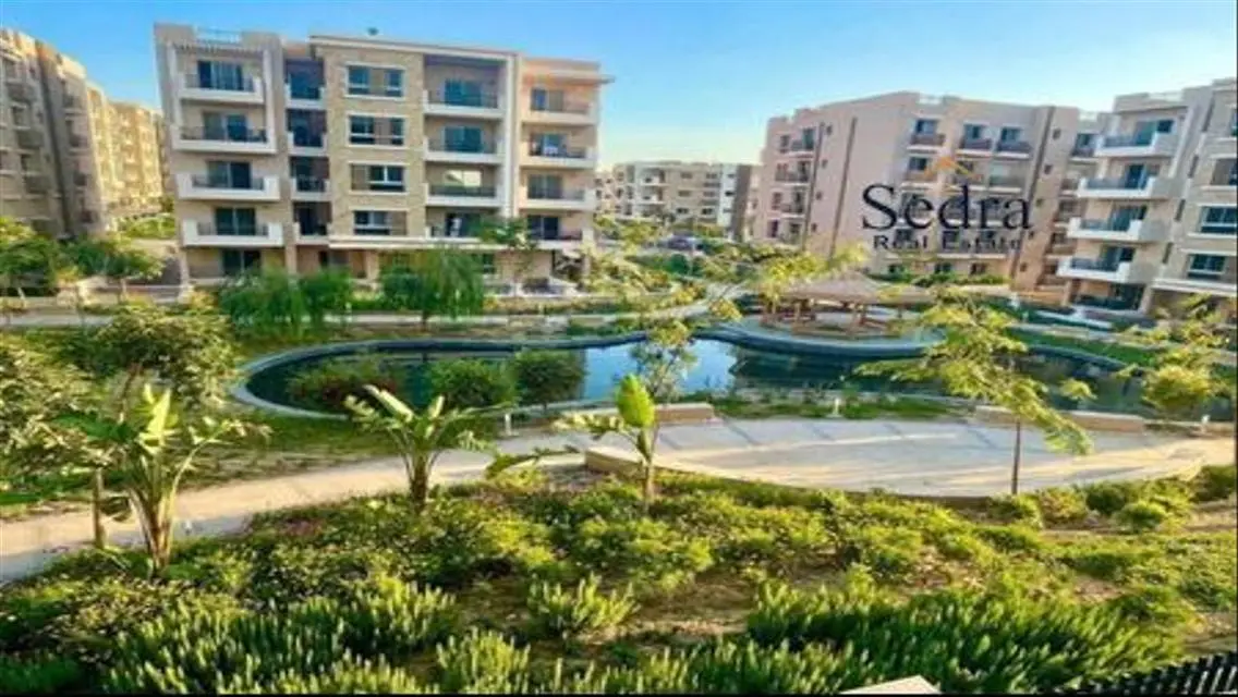 شقة فاخرة للبيع في نادي صحي بمساحة كبيرة