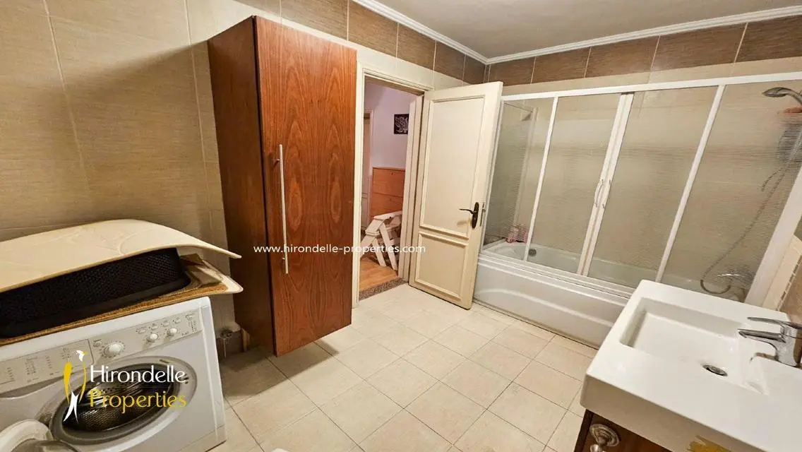 Stunning 180 sqm Apartment in Prime Location