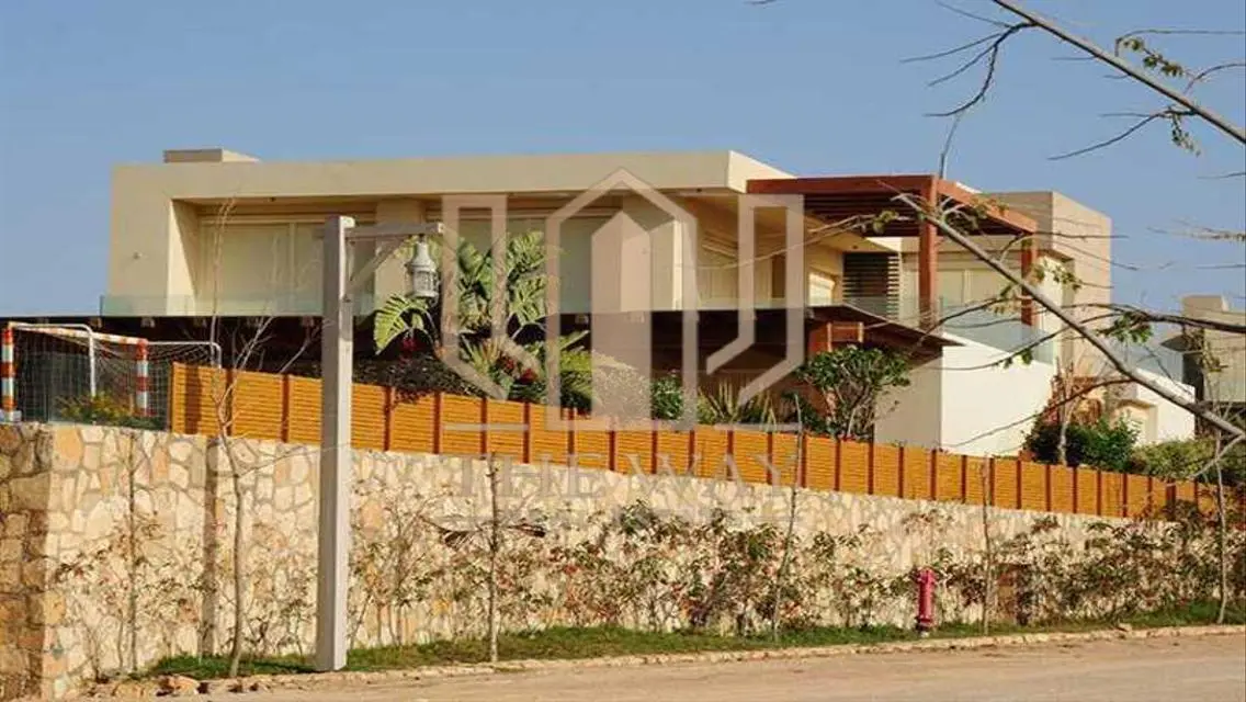 Luxury Apartment of 145 sqm with Private Garden