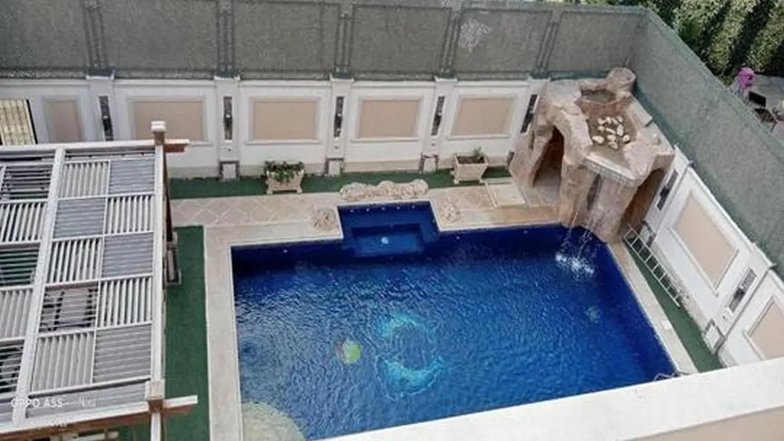 Luxury Villa with Private Garden and Pool