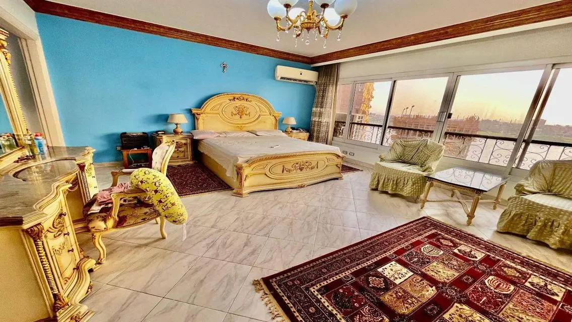 شقة فاخرة بتصميم حديث مطلة على البحيرات