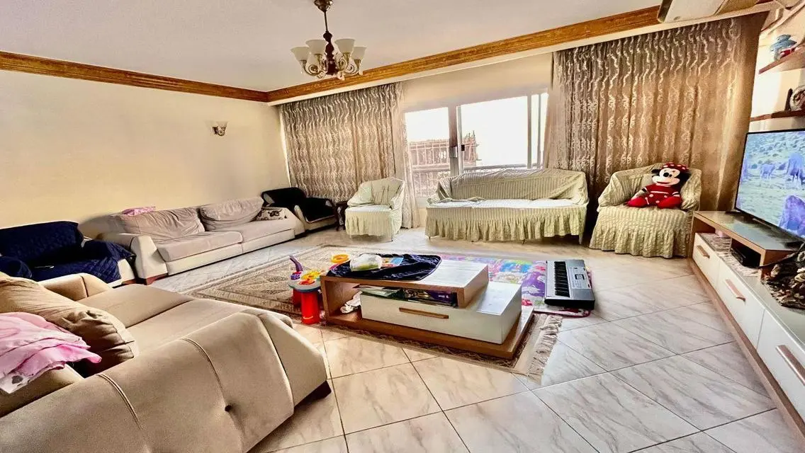 شقة فاخرة بتصميم حديث مطلة على البحيرات