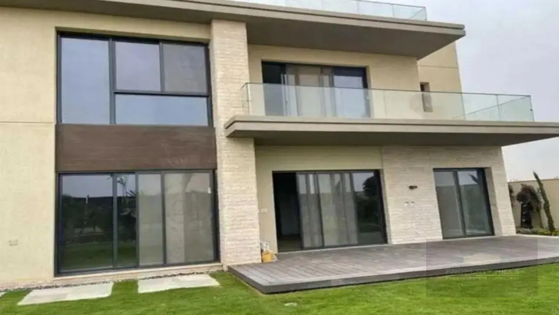 فيلا فاخرة مع مسبح خاص وحديقة