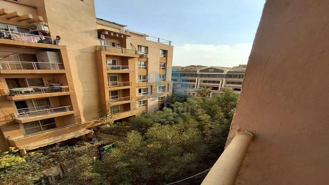شقة فاخرة للبيع بالقرب من البحيرات