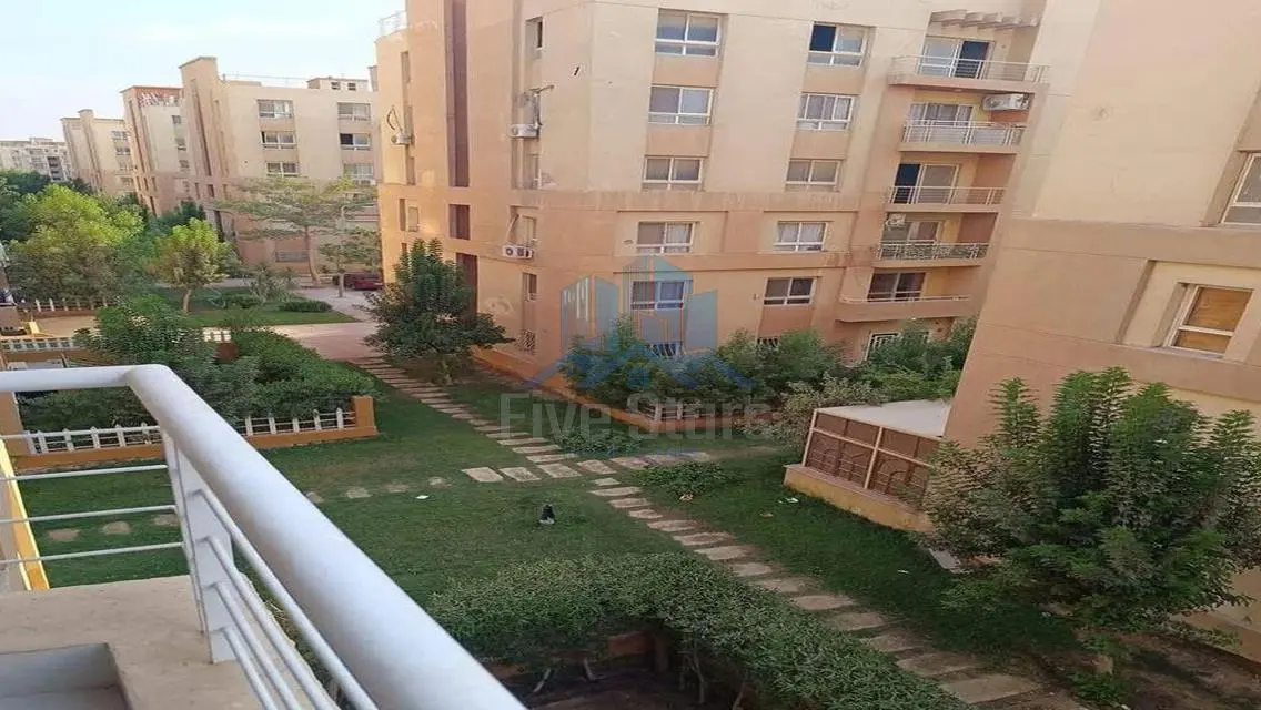 شقة فاخرة للبيع بالقرب من البحيرات