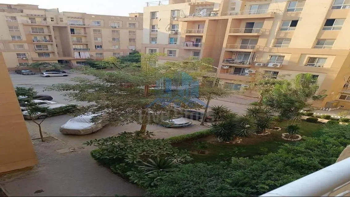 شقة فاخرة للبيع بالقرب من البحيرات