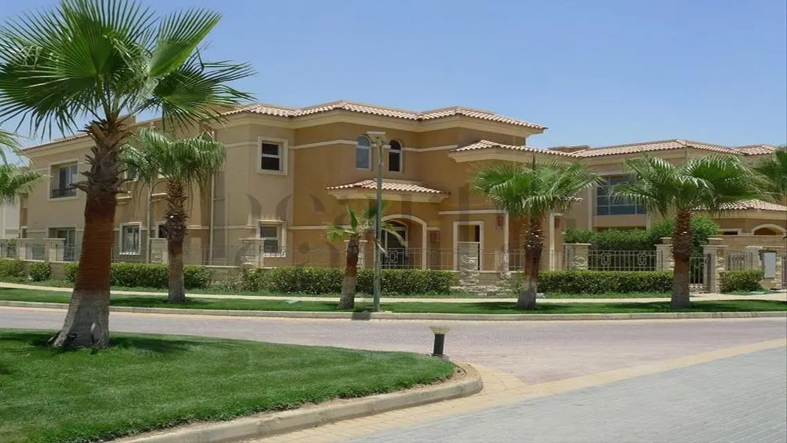 Luxury Villa with Spacious Layout and Pool
