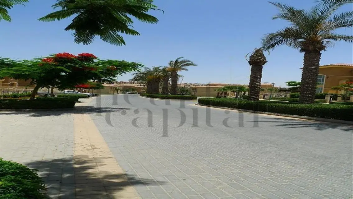 Luxury Villa with Spacious Layout and Pool