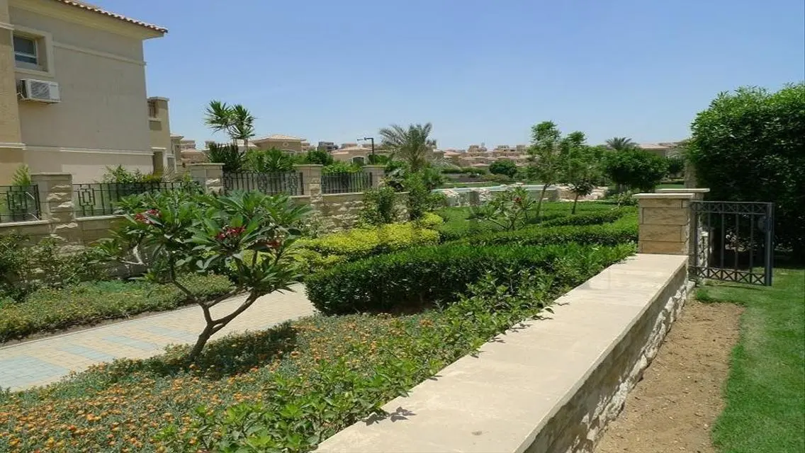 Luxury Villa with Spacious Layout and Pool