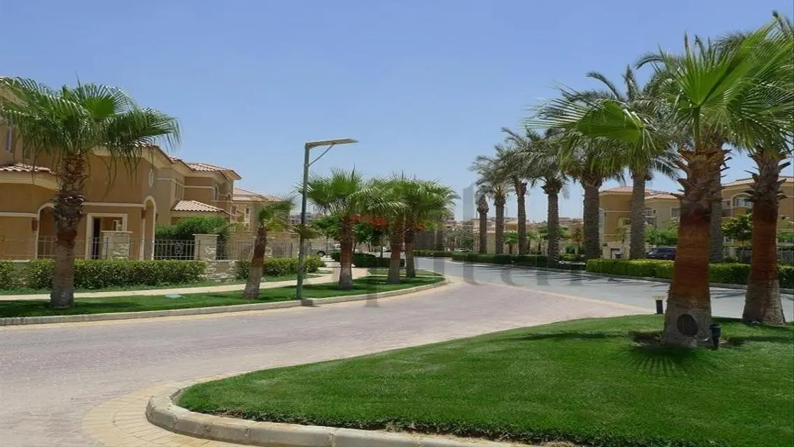 Luxury Villa with Spacious Layout and Pool
