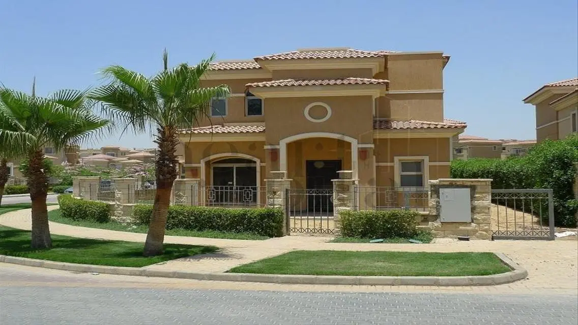Luxury Villa with Spacious Layout and Pool
