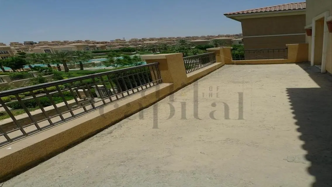 Luxury Villa with Spacious Layout and Pool