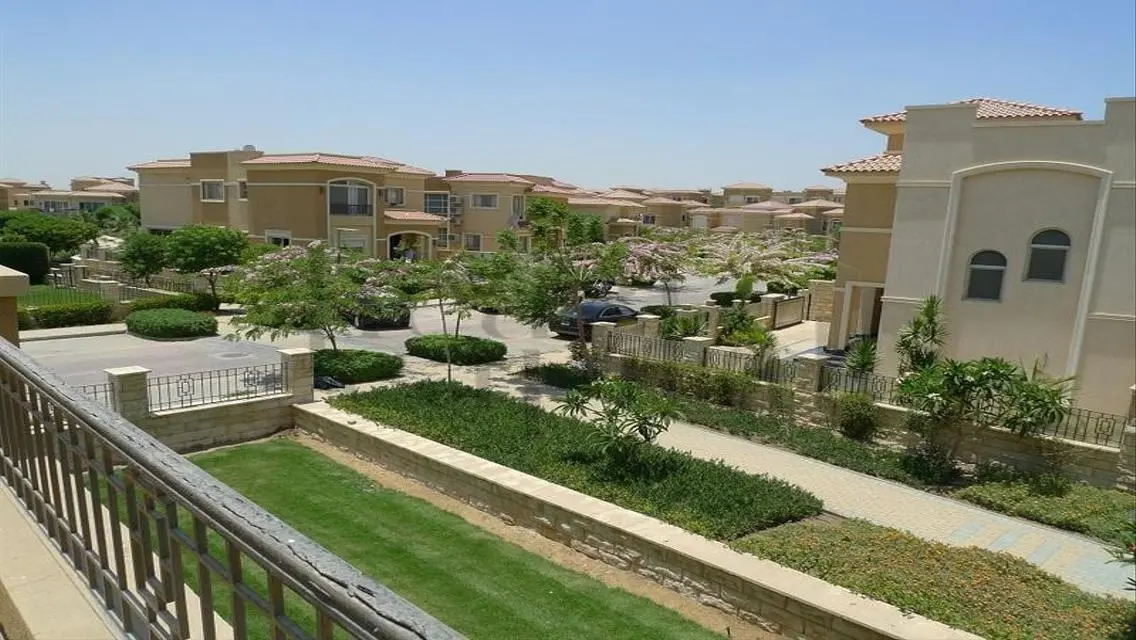 Luxury Villa with Spacious Layout and Pool