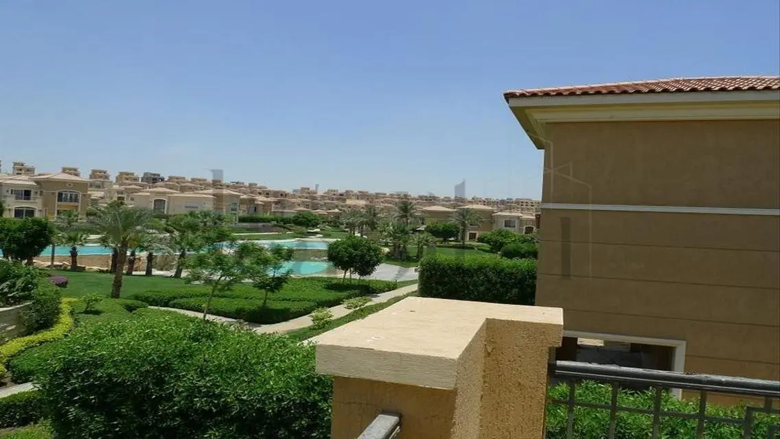 Luxury Villa with Spacious Layout and Pool