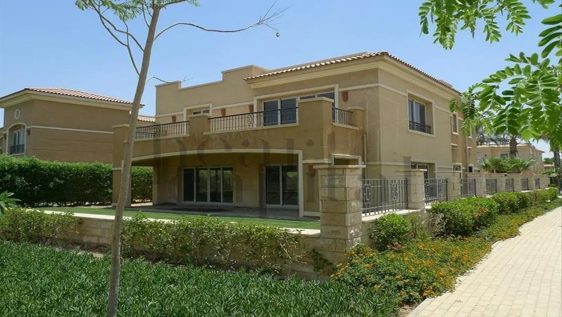 Luxury Villa with Spacious Layout and Pool