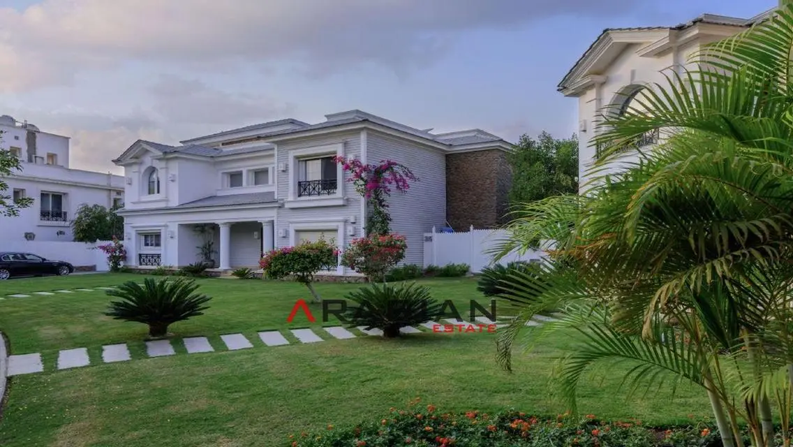 Luxurious Apartment with Spacious Living and Stunning Views