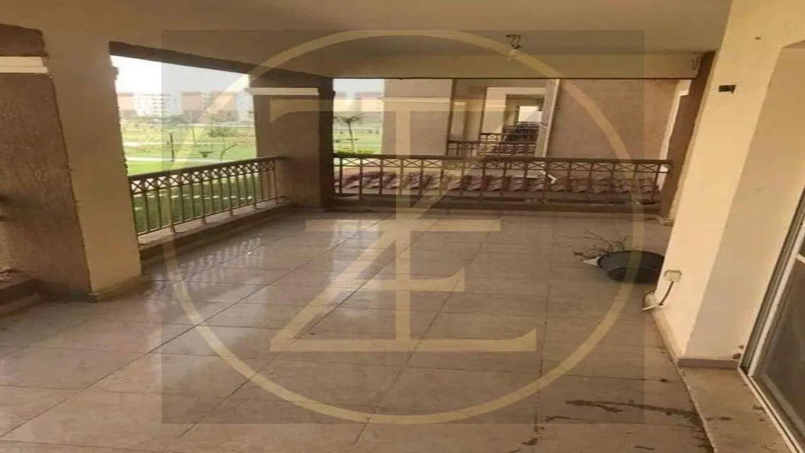 شقة ب3 مساحتها 200 متر مع شرفة وحارس أمن