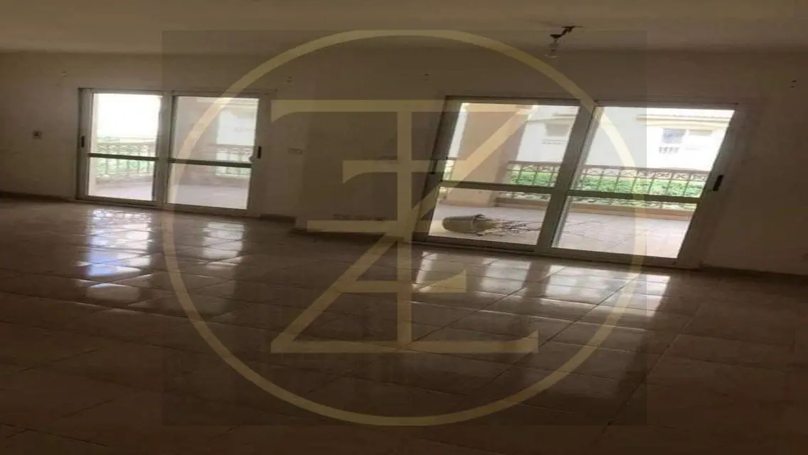 شقة ب3 مساحتها 200 متر مع شرفة وحارس أمن