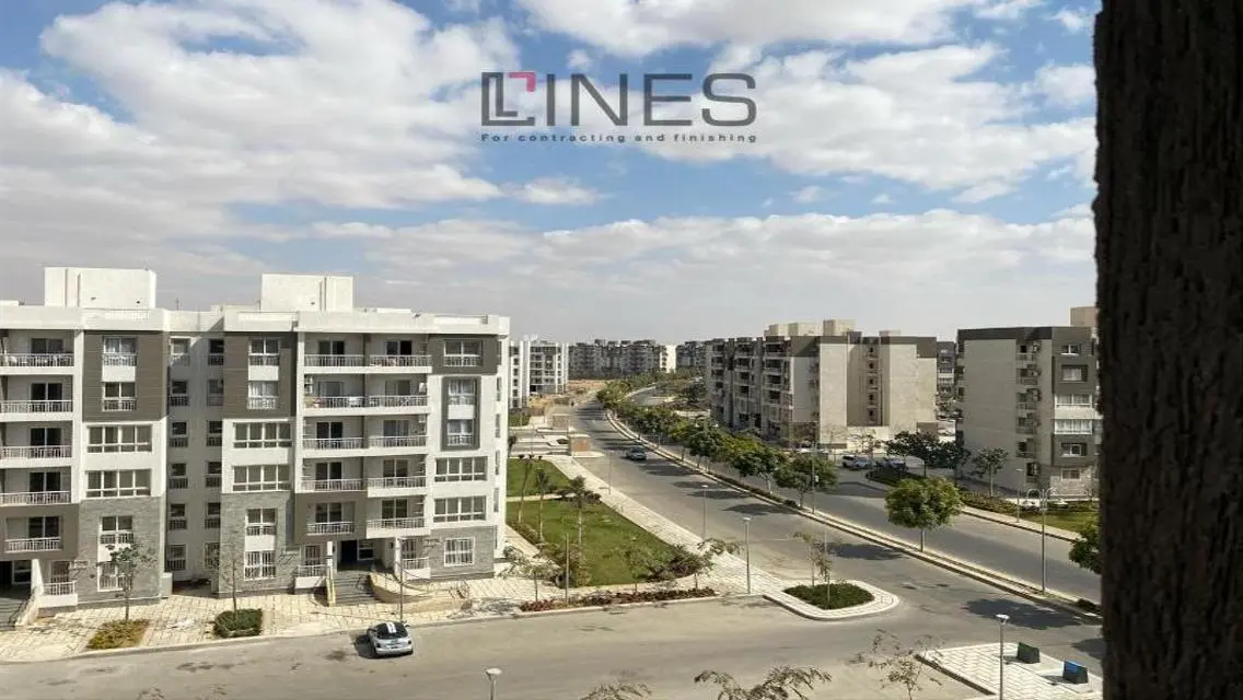 شقة مميزة في 3-B12 مع شرفة ونادي صحي