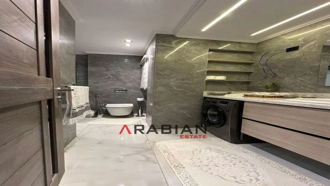 شقة راقية للبيع بإطلالة مميزة على البحيرات
