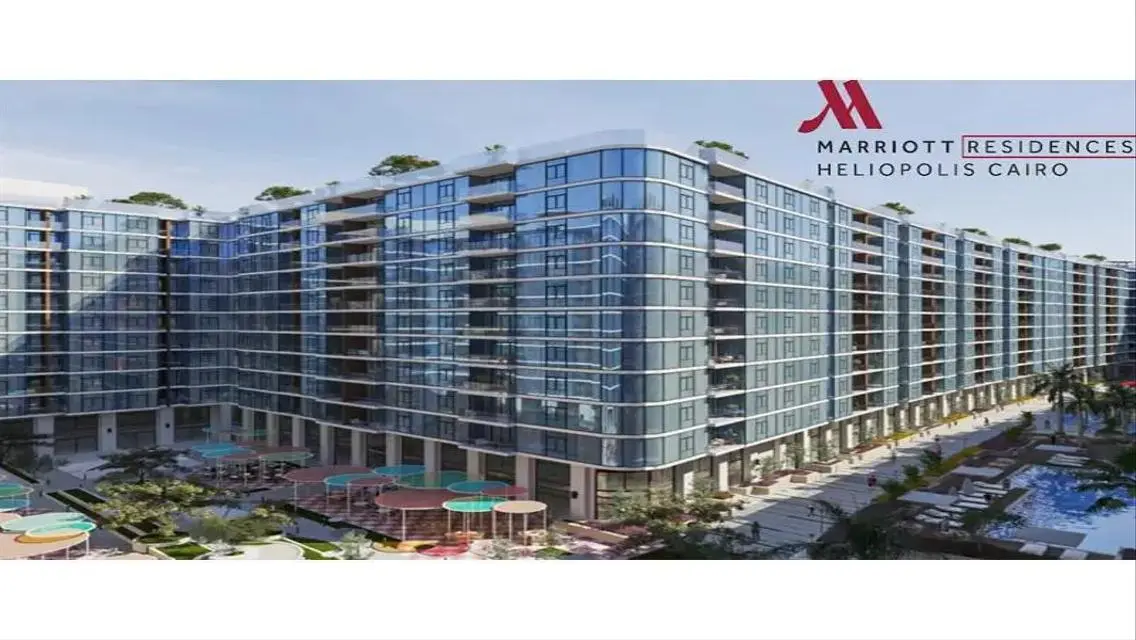 Luxury Apartment Overlooking Lakes with Shared Pool and Health Club