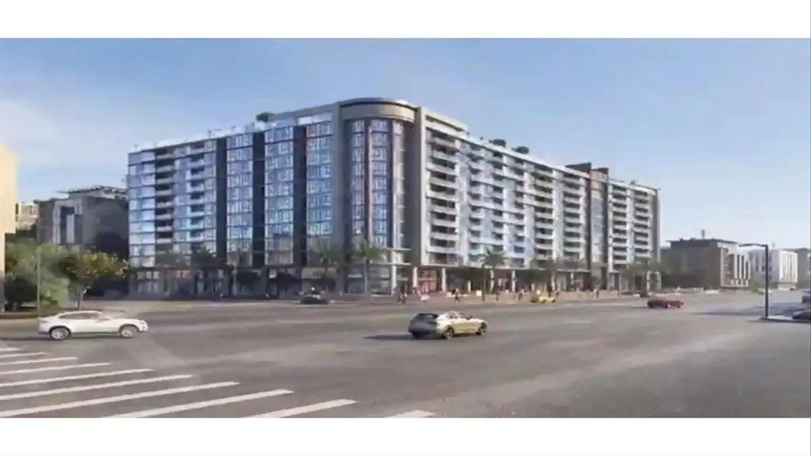 Luxury Apartment Overlooking Lakes with Shared Pool and Health Club
