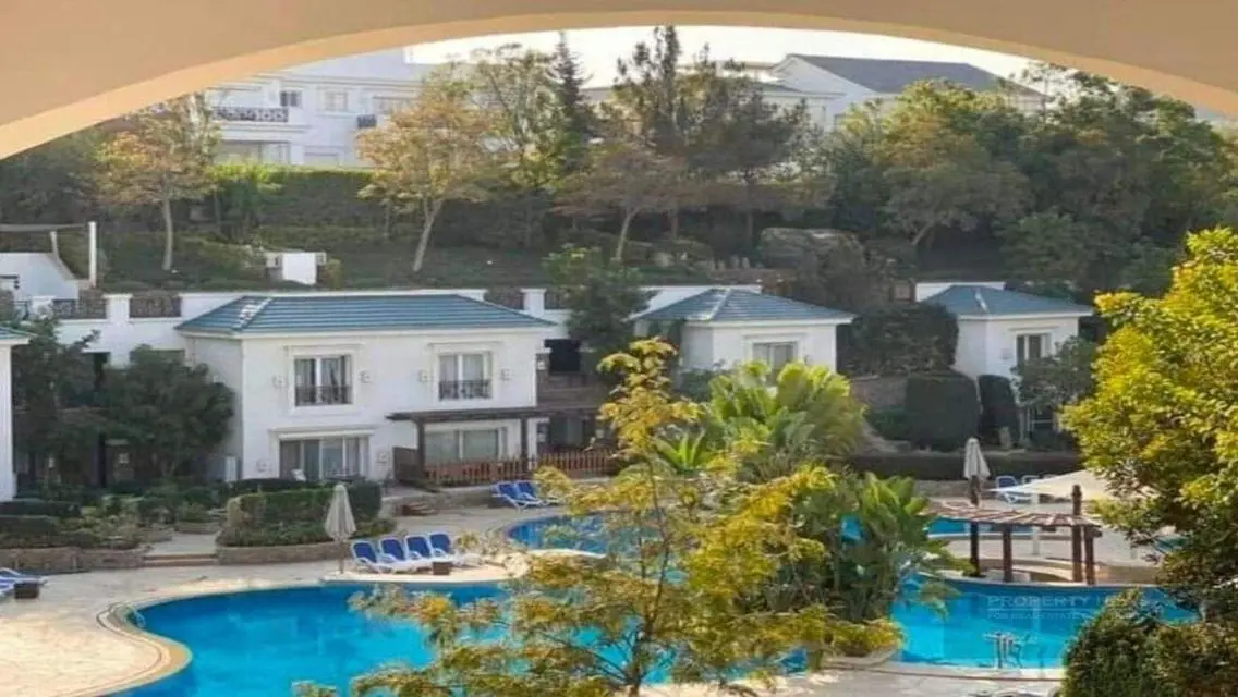 فيلا فاخرة للبيع بمساحة شاسعة مع ميزات رائعة