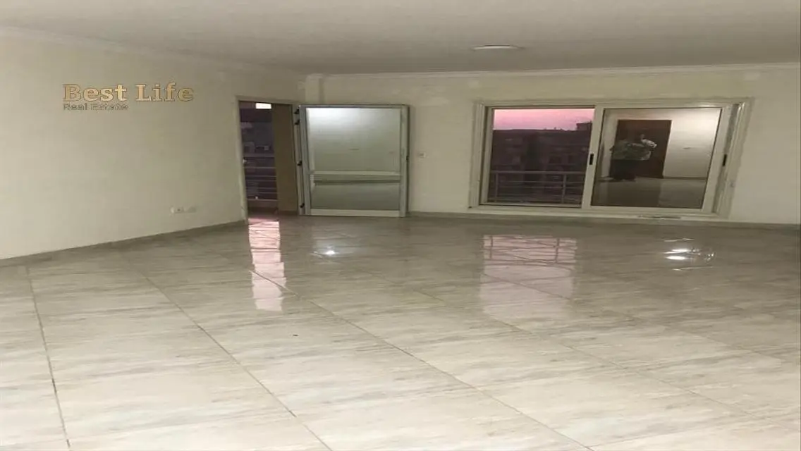 شقة فاخرة بمساحة واسعة في قلب المدينة