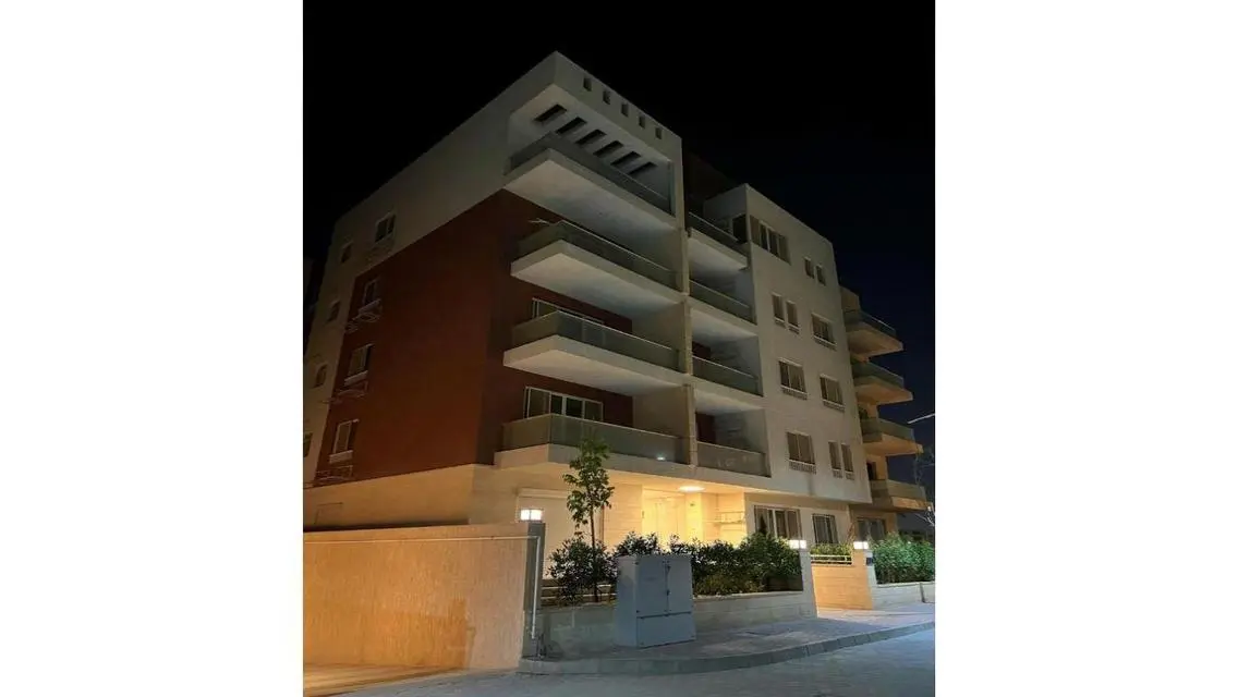 Stunning Apartment by Waterway - 225 Square Meters