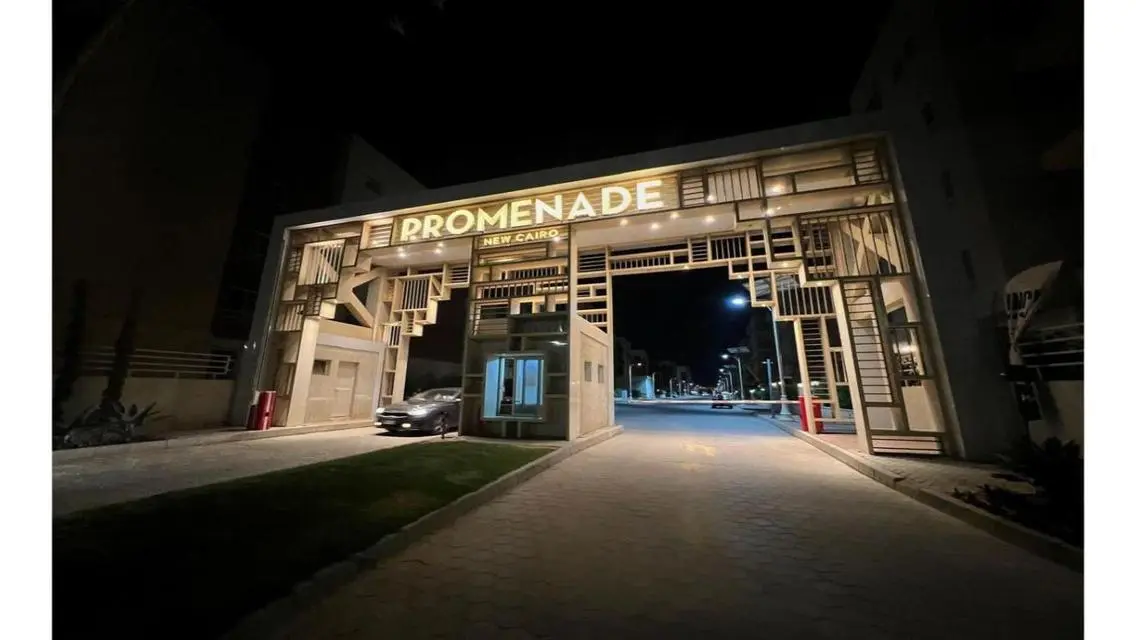 Stunning Apartment by Waterway - 225 Square Meters