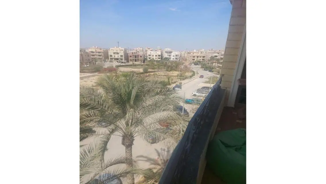 فيلا فاخرة مع حديقة ومسبح خاص للبيع