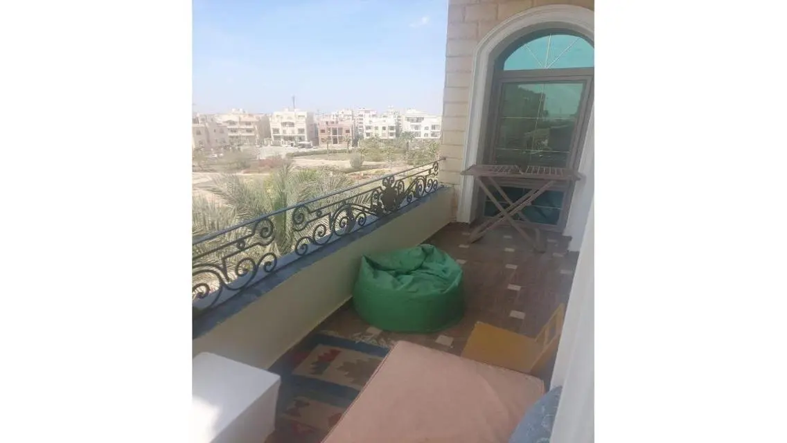 فيلا فاخرة مع حديقة ومسبح خاص للبيع